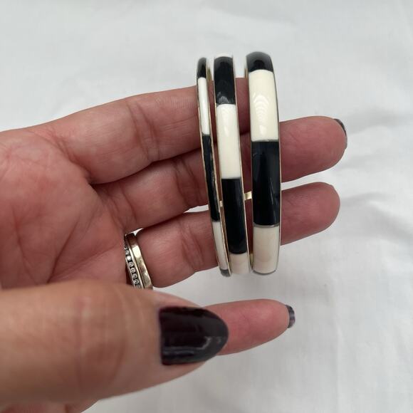 Set Of 3 bangle bracelets black and white resin on Brass. Boho, retro, casual - Picture 2 of 8